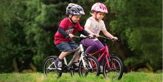 5 images à ne jamais reproduire à vélo avec vos enfants! - Ti